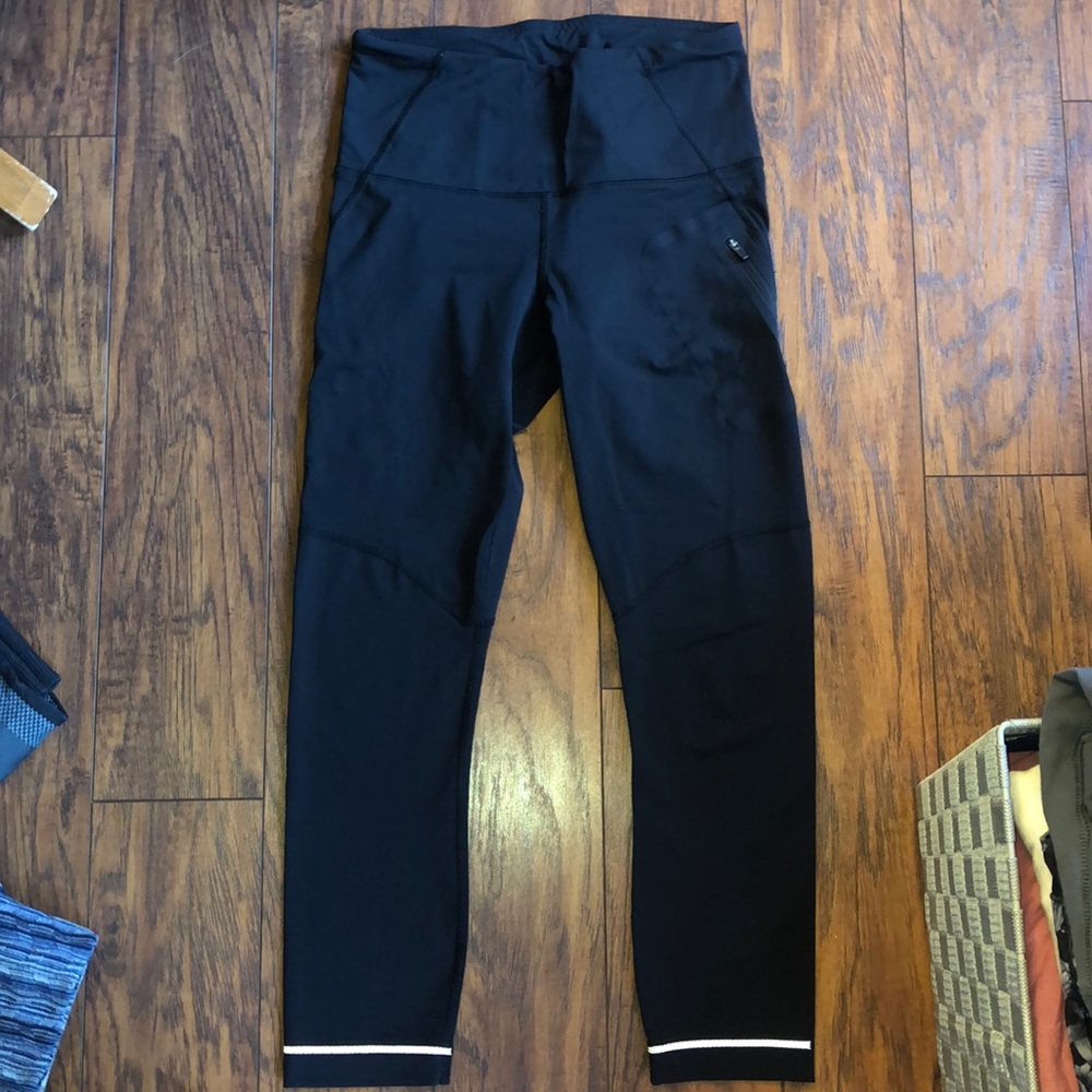 Lululemon size 4 leggings 23”